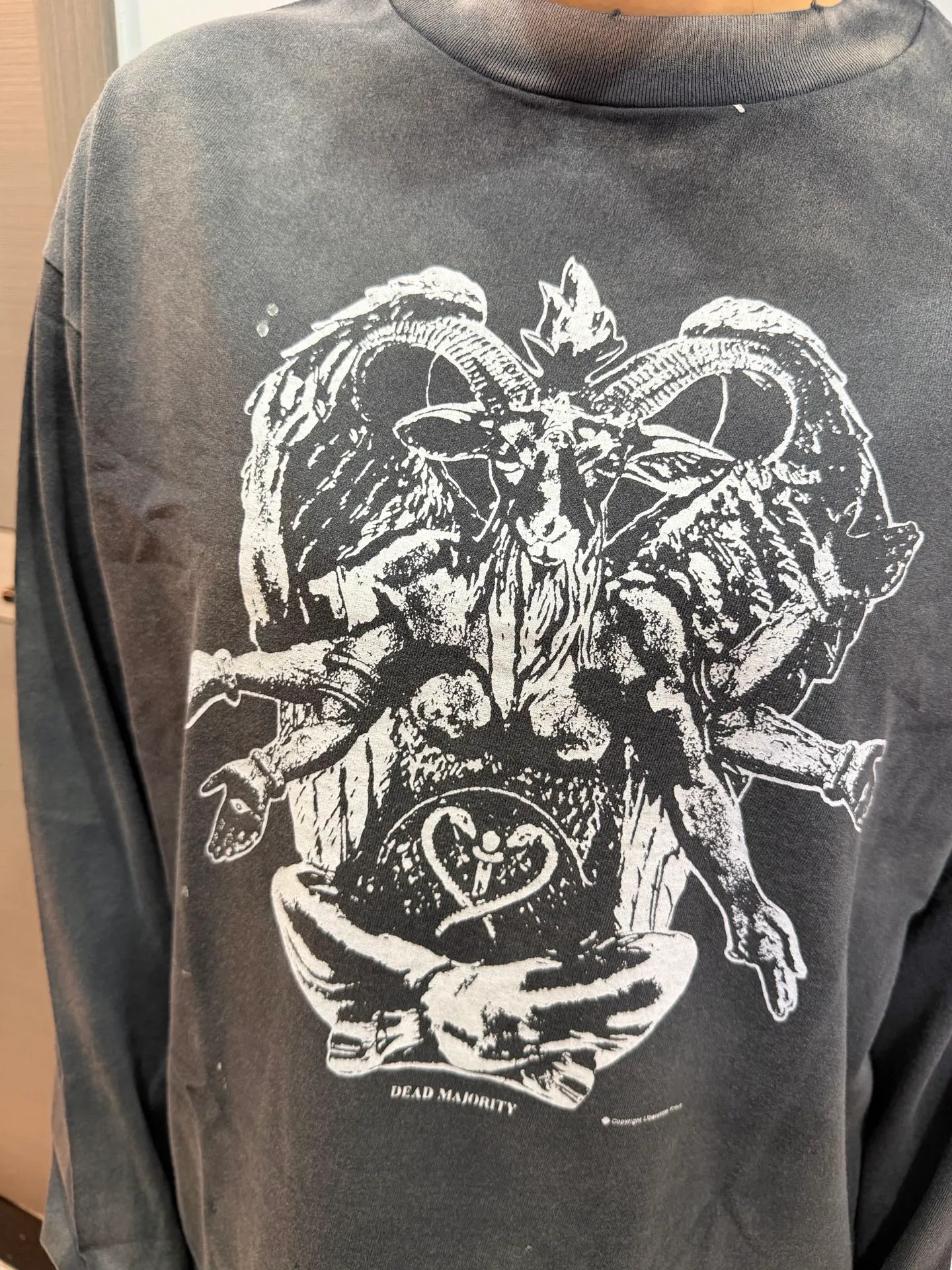 SAINT Mxxxxxx LS TEE/HEAVY WEIGHT/BLK sheep head devil distressed long sleeves, washed black S-XL 25 autumn and winter latest style, cylindrical side seam fabric, heavy wash water, faded and distressed, top printing technology, distressed crack treatment, correct version, original consistent main mark/washed mark/little angel anti-counterfeiting mark, hand-splashed ink graffiti, wormhole wear, top purchasing agent level